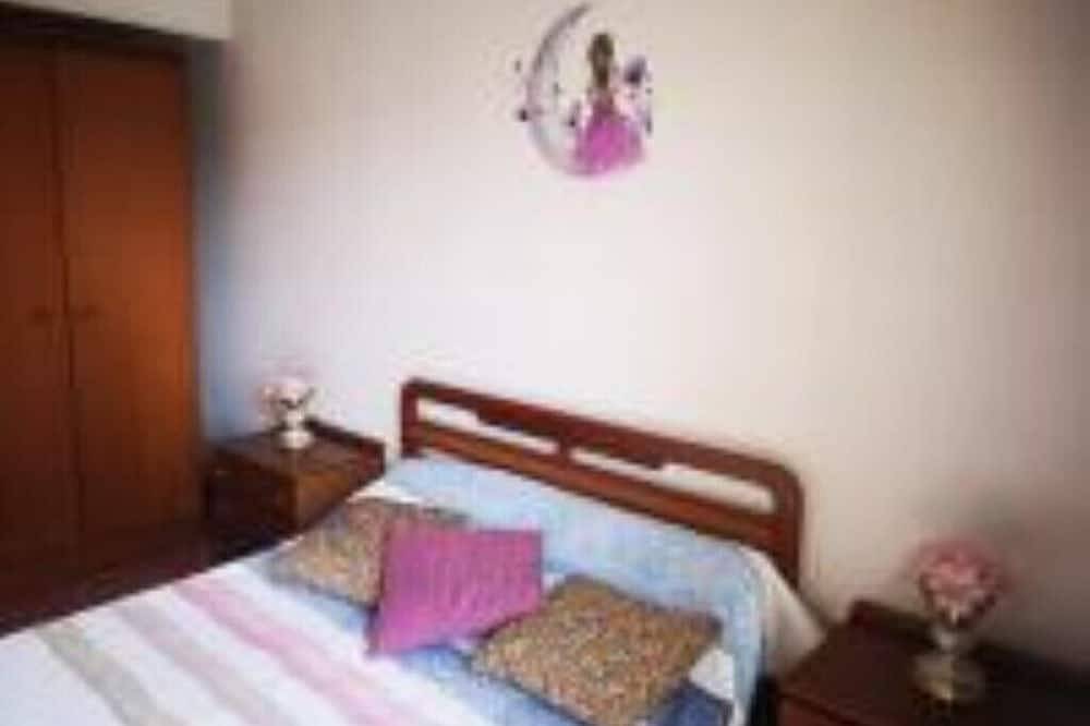 Entire apartment, Ca la Conxita in Tona, Osona