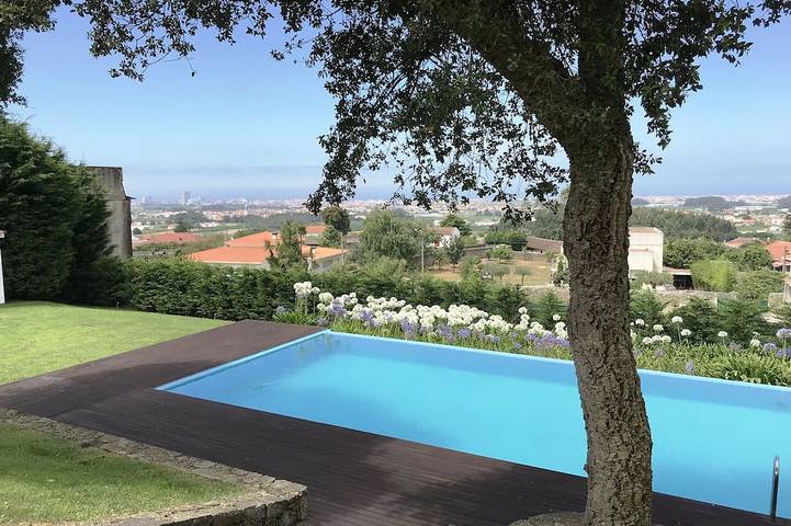 Location de vacances pour 7 personnes, avec jardin dans Terroso