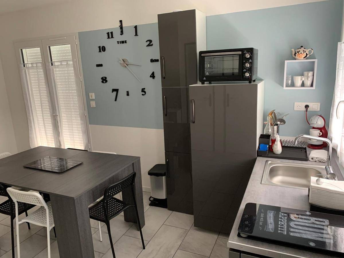 Two-Bedroom House in Dompierre-sur-Besbre, Allier