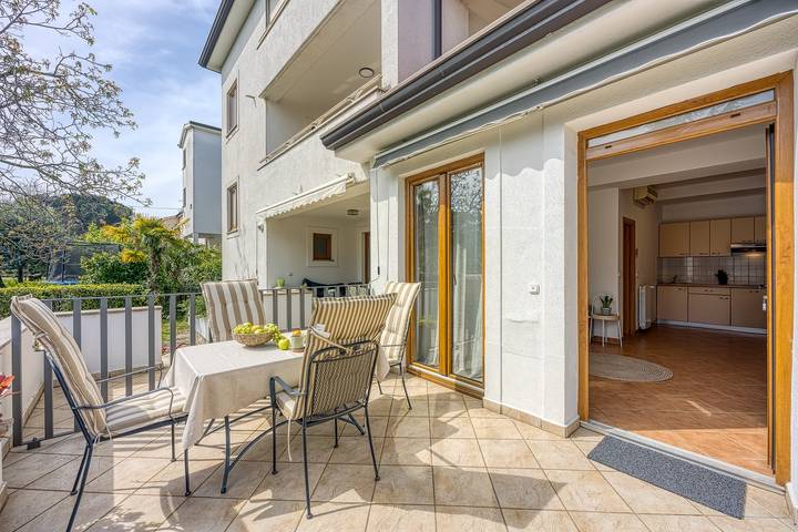 Ferienwohnung für 5 Personen, mit Balkon/Terrasse in Poreč