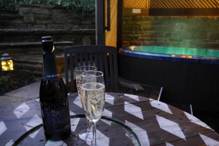 Ferienwohnung für 2 Personen, mit Garten und Whirlpool sowie Terrasse