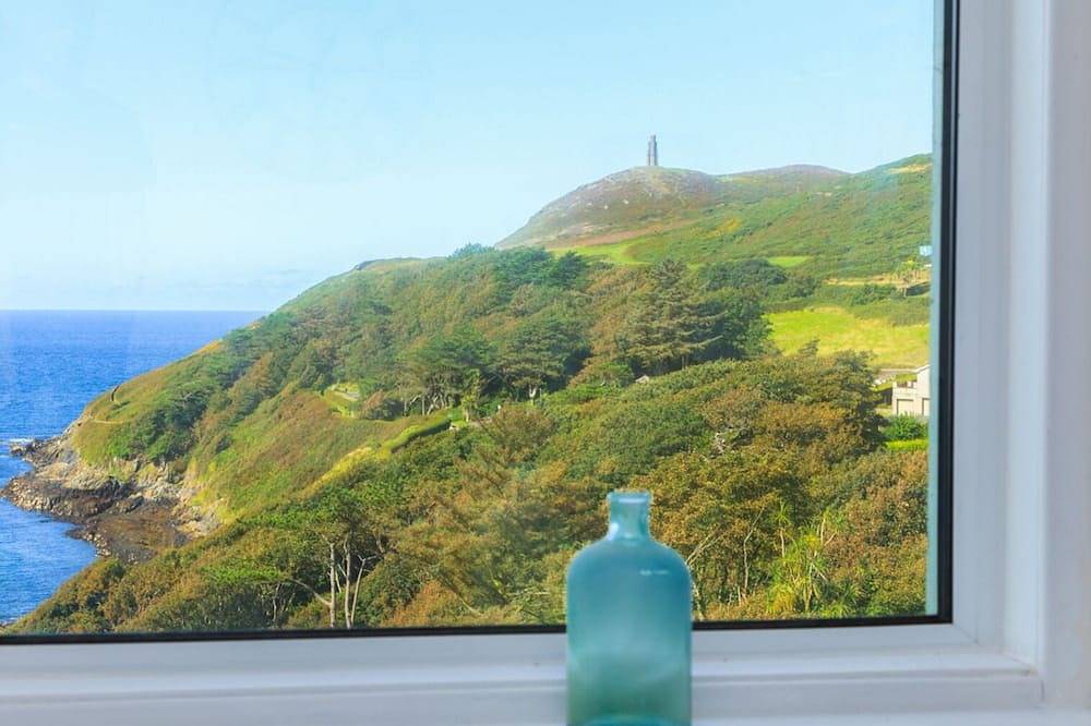 Entire apartment, Sound of the Sea -  a holiday cottage that sleeps 5 guests in 3 bedrooms in Port Erin, Isle of Man