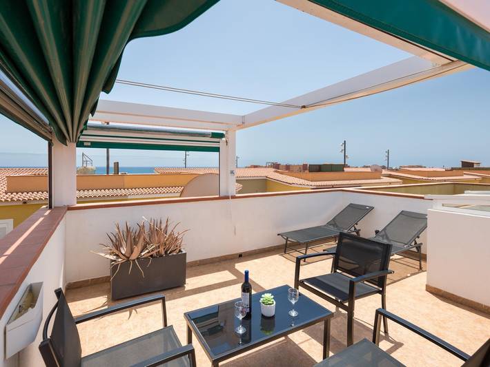 Gîte pour 6 personnes, avec terrasse ainsi que jardin et piscine à Caleta de Fuste - 4