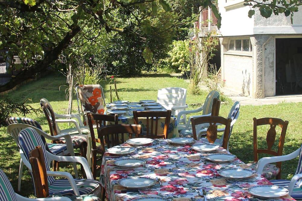 Hermosa villa típica de 4 * Saboya con gran jardín a 4 minutos a pie del lago in Annecy, Región de Annecy
