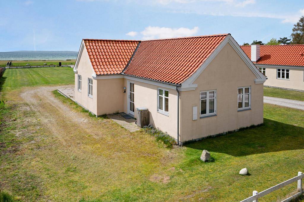 Holiday home with sea view by Handrup Beach – just 100 metres from the child-friendly shore of Ebeltoft Bay in Ebeltoft, South Djursland