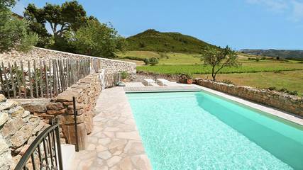 Cottage pour 6 personnes, avec jardin et terrasse ainsi que piscine et jacuzzi à Villesèque-des-Corbières