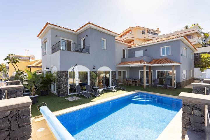 Casa rural para 12 personas, con Balcón y Jacuzzi además de Terraza y Piscina en Puerto de la Cruz