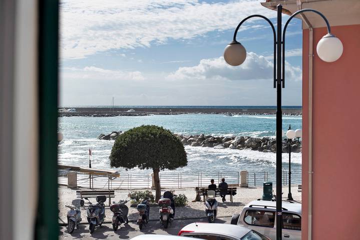 Appartement entier, Appartement près de la mer avec vue sur la mer & Wi-Fi in Chiavari, Riviera di Levante