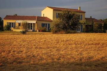 Gîte pour 4 personnes, avec jardin et terrasse à Lacoste