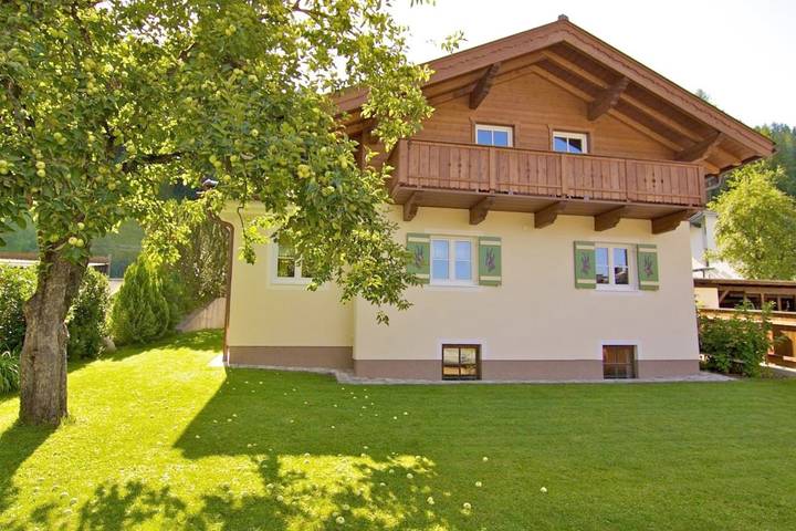 Chalet für 8 Personen, mit Balkon und Terrasse sowie Garten und Sauna in Alpendorf