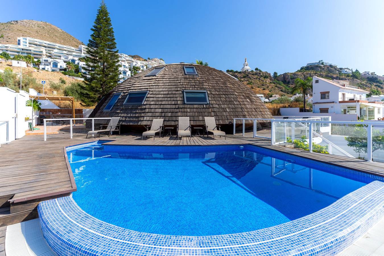 Casa de Férias 'Iglu' com Vista Mar, Wi-Fi e Ar Condicionado in La Capellania, Benalmádena