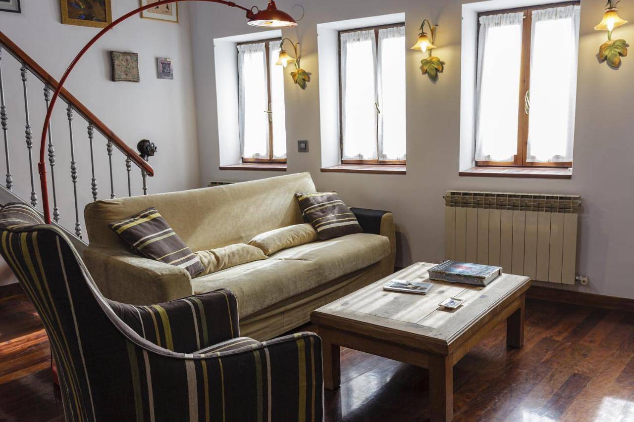 Apartamento entero, Three-Bedroom Apartment in Puente la Reina, Provincia de Navarra