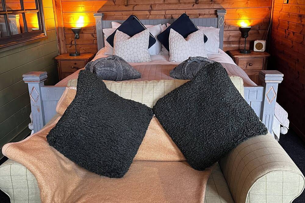 Private Quiet Cabin, overlooking Paddocks Vineyards and Pine Forest in Westfield, Sussex Est