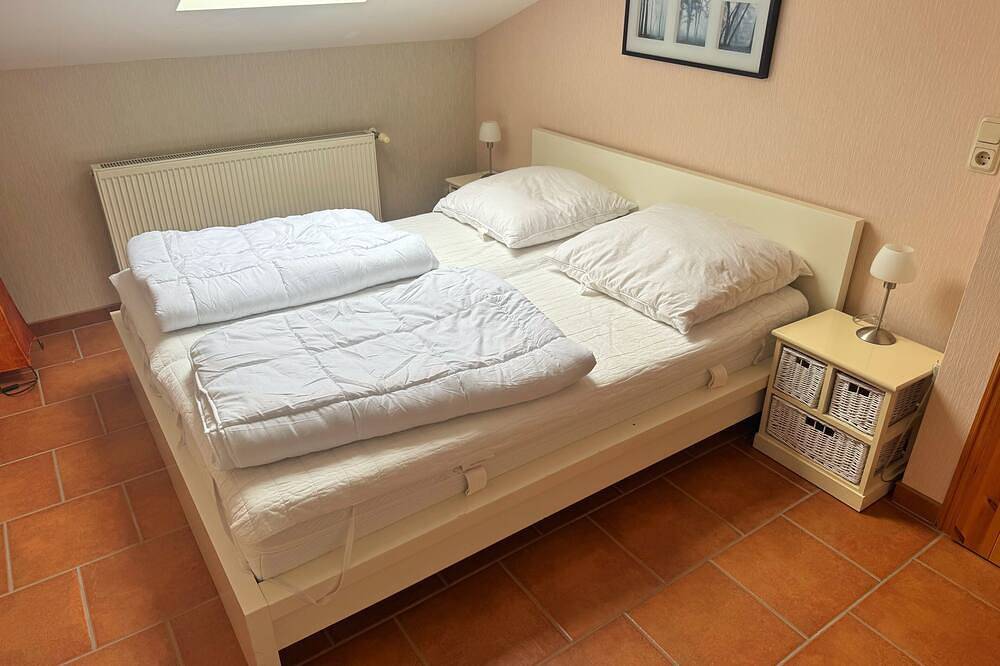 Ganze Wohnung, Charmante Dachgeschoss Wohnung in Ostseenähe Ideal für Familien bis 6 Personen in Rövershagen, Rostock und Umgebung