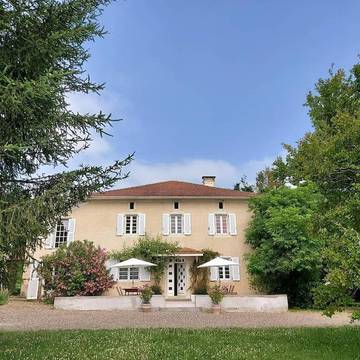 Gîte pour 10 personnes, avec jardin ainsi que vue et piscine à Bergouey