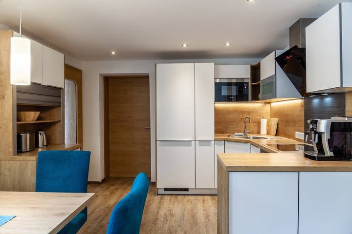 Ganze Wohnung, "Haus Alpenheim Ferienwohnung 2" mit Bergblick, Balkon und Wlan in Madseit, Hintertux