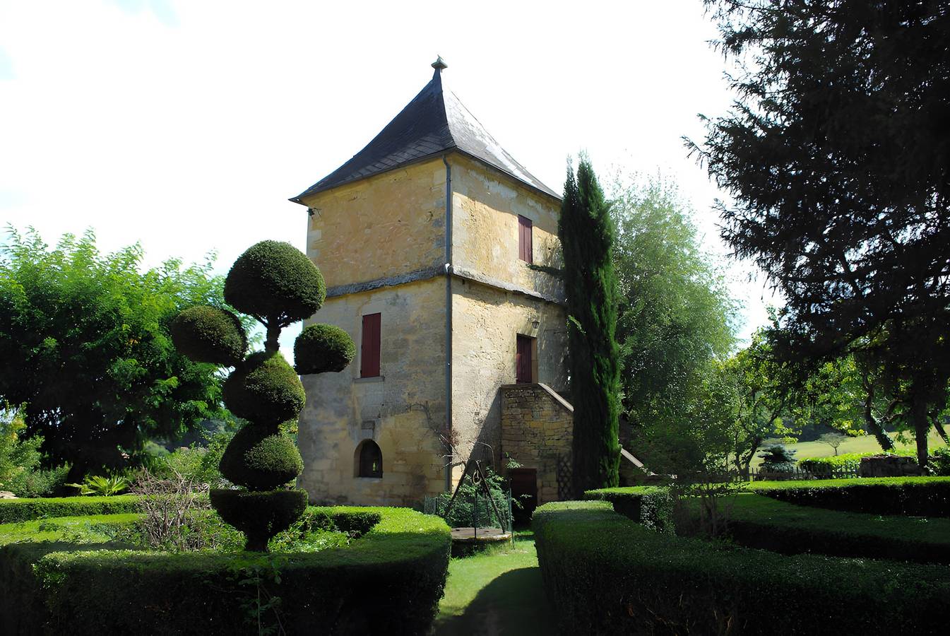 Holiday Home 'Le Pigeonnier De La Canéda' with Private Garden and Wi-Fi in Sarlat-la-Canéda, Périgord Noir