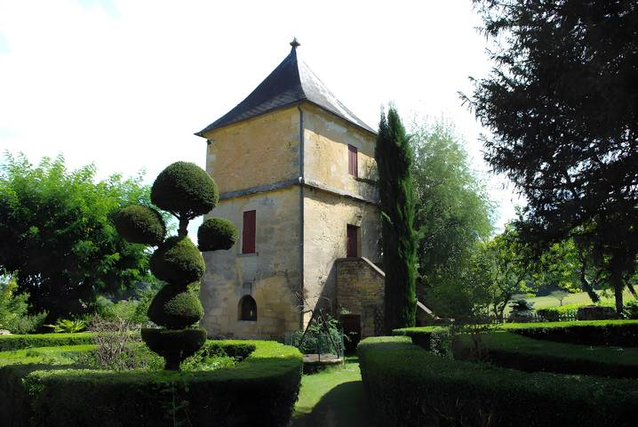 Holiday Home 'Le Pigeonnier De La Canéda' with Private Garden and Wi-Fi in Sarlat-la-Canéda, Périgord Noir