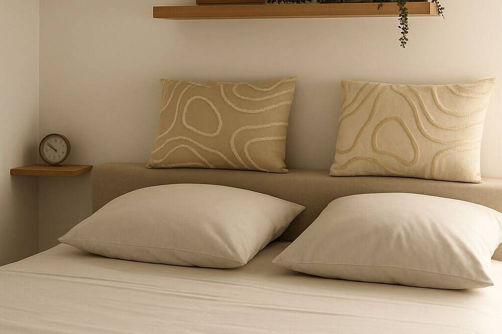 Entire apartment, Set of 3 private studios - ideal for families & groups - 6 travellers in Trans-en-Provence, Draguignan region