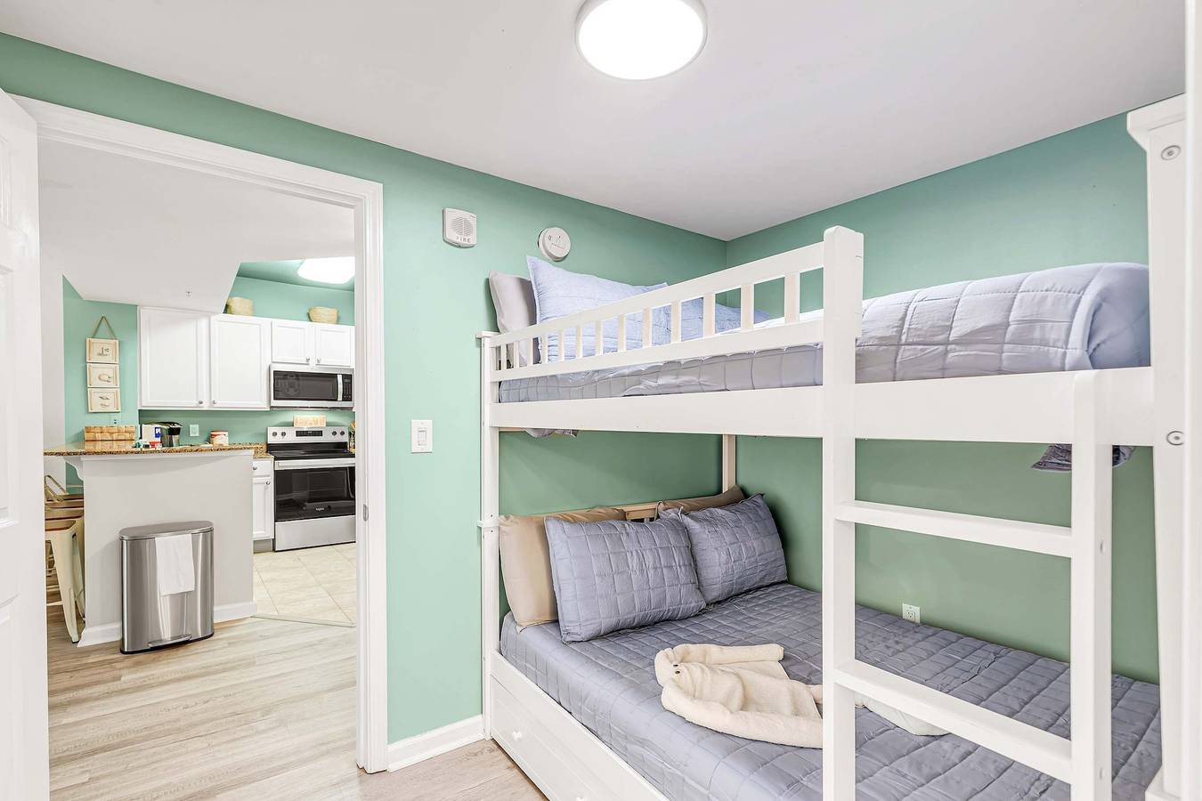 Appartement entier, Coastal Haven  Pools  Restaurant    Beach Shuttle in Destin, Emerald Coast