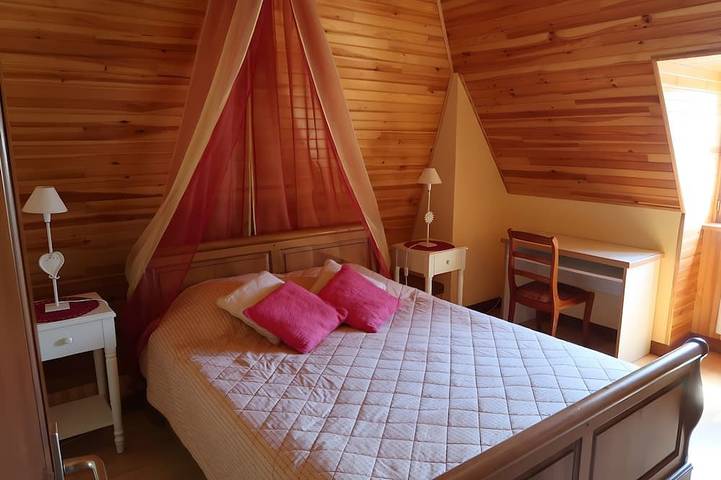 Location de vacances pour 7 personnes, avec terrasse et jardin à Jou-sous-Monjou - 2