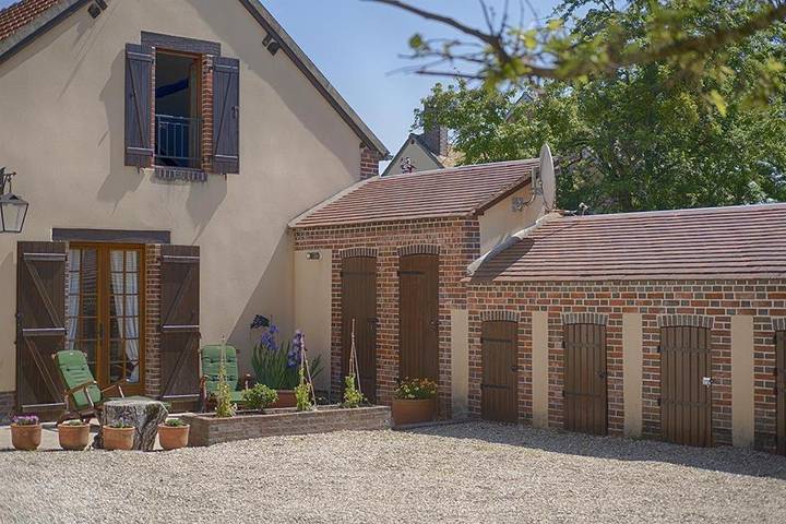 Location de vacances pour 7 personnes, avec jardin et piscine dans Charny-Orée-de-Puisaye - 2