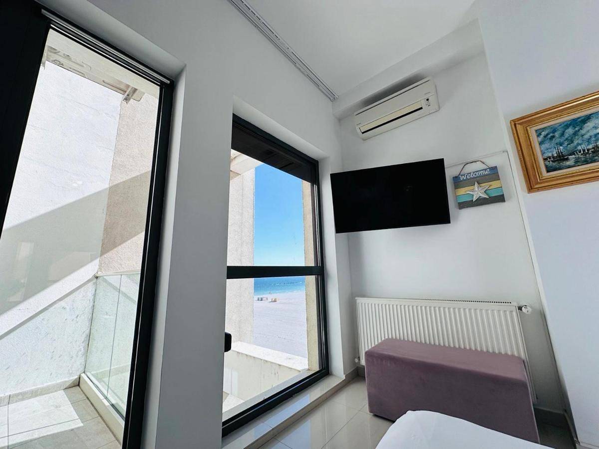 Studio with Lateral Sea View in Mamaia, Constanța
