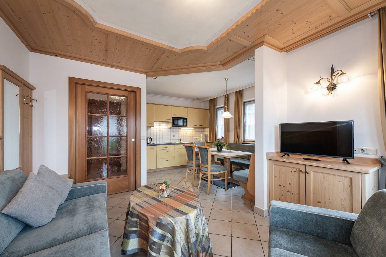 Ganze Wohnung, 'Residenz Diana Ferienwohnung 201' mit Bergblick, Balkon und Wlan in Terenten, Dolomiti Superski