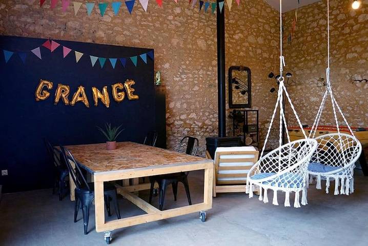 Location de vacances pour 14 personnes, avec terrasse à Saint-Germain-du-Salembre - 3