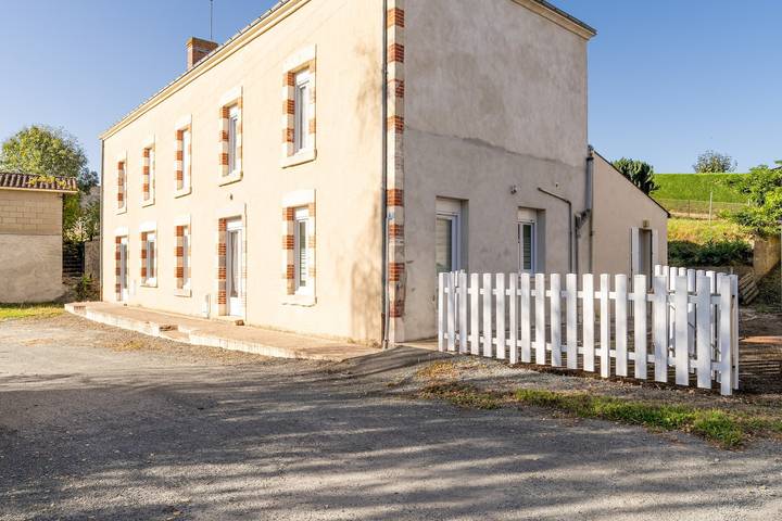 Gîte pour 8 personnes, avec Jardin dans Saint-Paul-en-Gâtine
