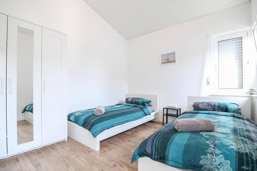 Ganze Wohnung, Njoy! Sunny & Spacious - Balkon - Wlan - Parkplatz in Göppingen, Landkreis Göppingen