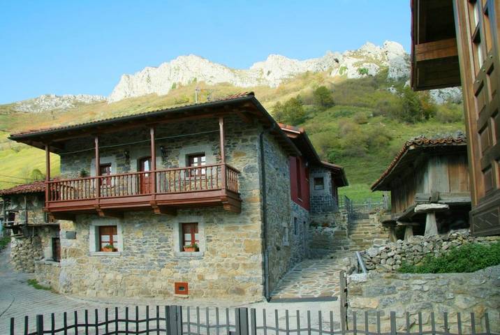 Casa rural para 12 personas, con Jardín en Quirós