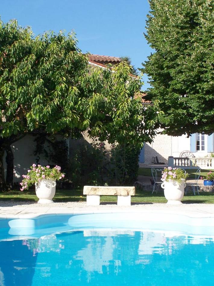 Gîte pour 2 personnes, avec Terrasse et Jardin ainsi que Piscine et Vue à Paillé