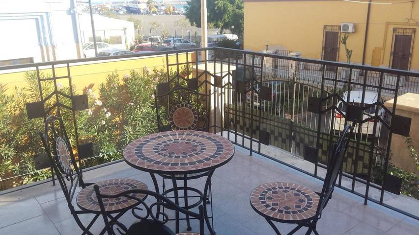 Ferienhaus für 7 Personen, mit Balkon und Terrasse sowie Ausblick in Licata