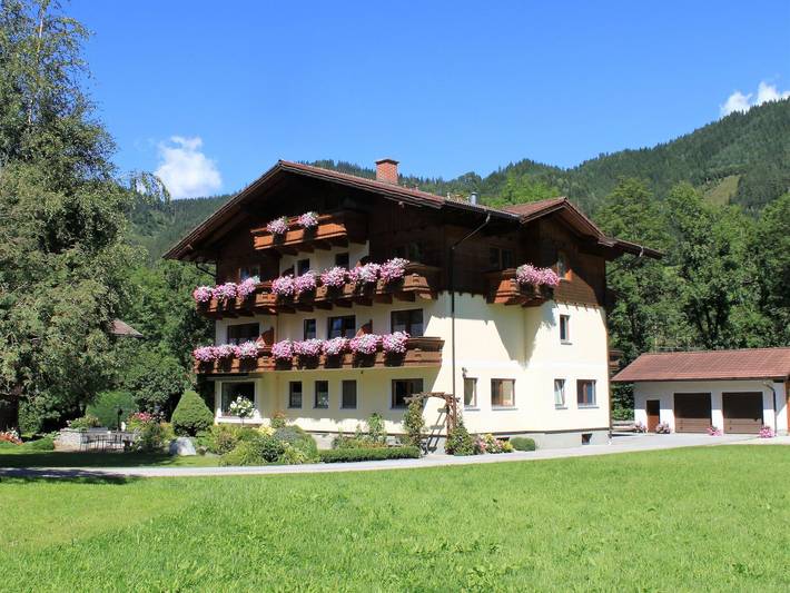 Ferienwohnung für 3 Personen, mit Balkon und Garten sowie Sauna in Schladming