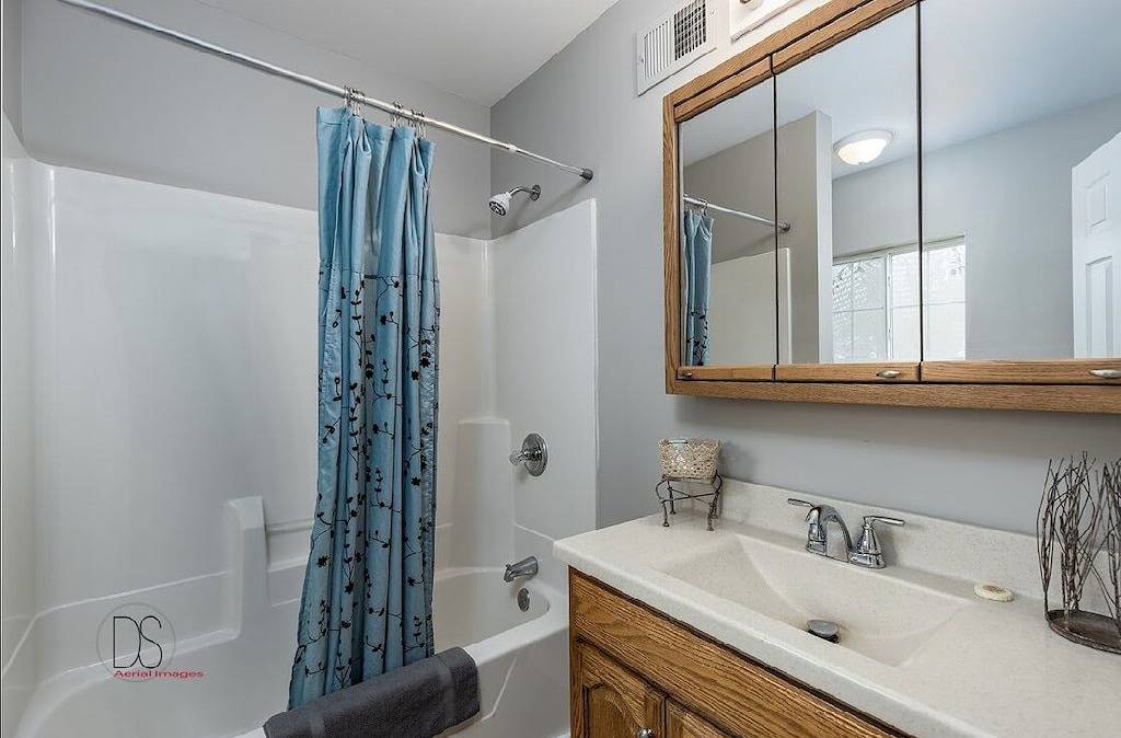 Spectacular Home Close to Lasalle in LaSalle, LaSalle County