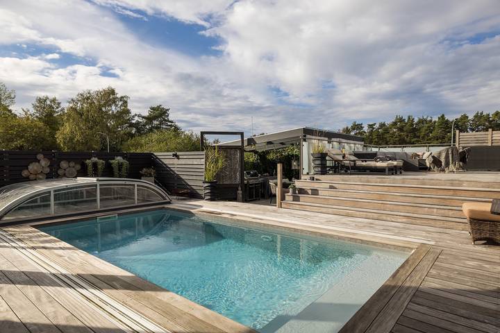 Hus för 8 Personer, med Balkong samt Bubbelpool och Terass och Trädgård i Stenungsund
