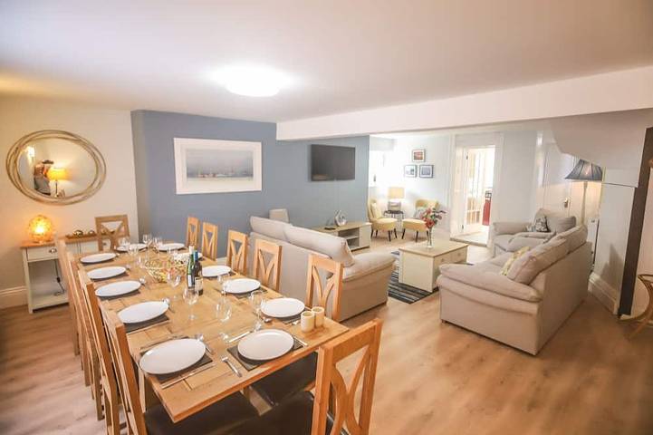 Holiday home for 12 people, with terrace and garden, with pets in Teignmouth