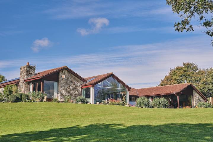 Casa vacanza per 26 persone, con Giardino e Piscina nonché Vista lago a Bristol