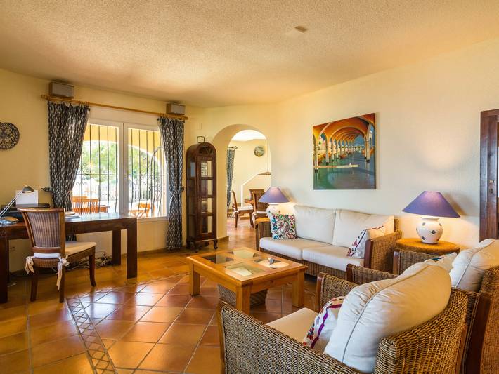 Casa rural para 6 personas, con piscina además de terraza y jardín en Benitachell - 2