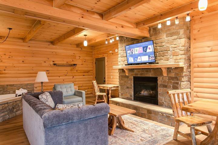 Vacation rental for 2 people, with pool and balcony in Berlin (OH)