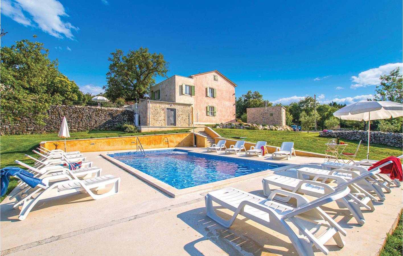 Charmant appartement d'une chambre avec terrasse, Wi-Fi et parking in Labin, Côte Est de l'Istrie