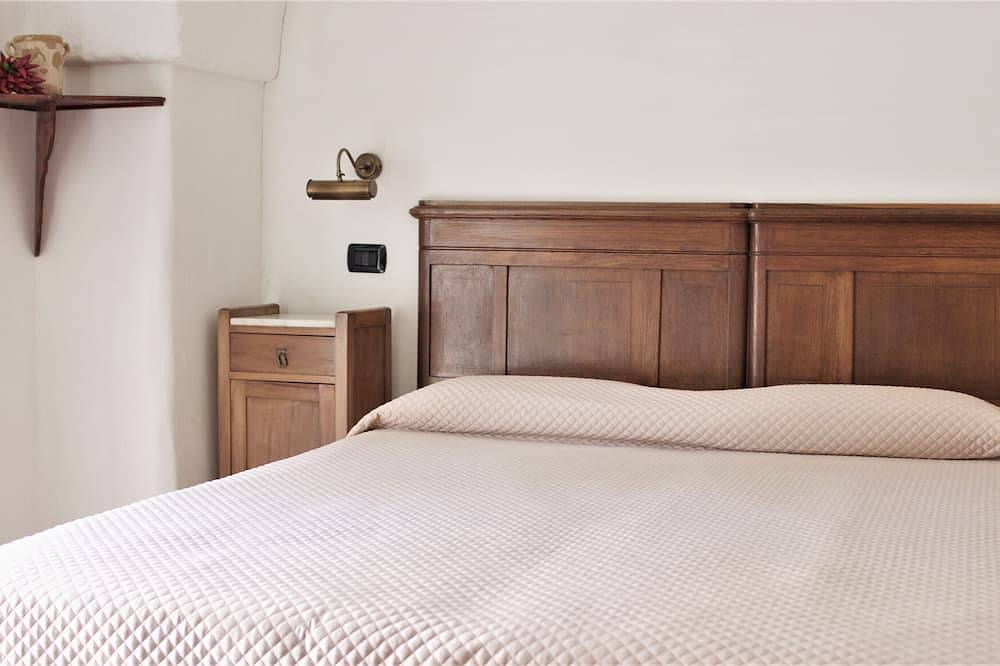 Old stables in historic farmhouse in panoramic position between sea and hills in Fasano, Salento