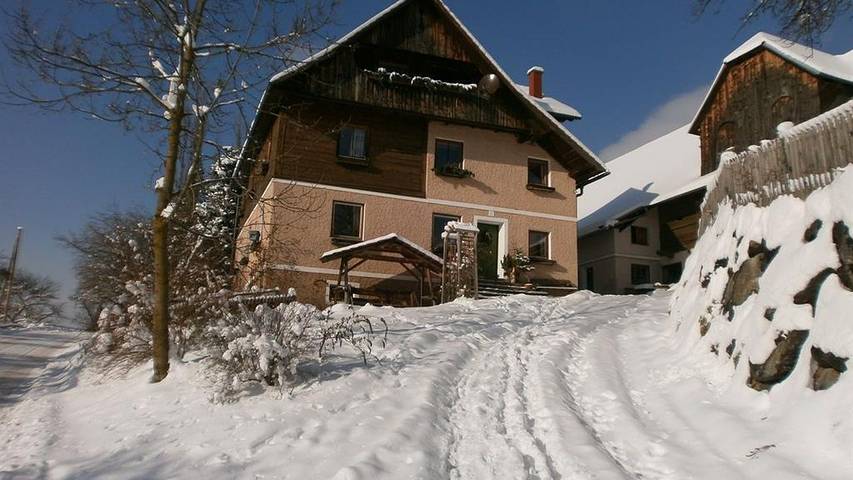 Ferienwohnung für 6 Personen, mit Ausblick und Balkon sowie Garten, kinderfreundlich in Mühlen