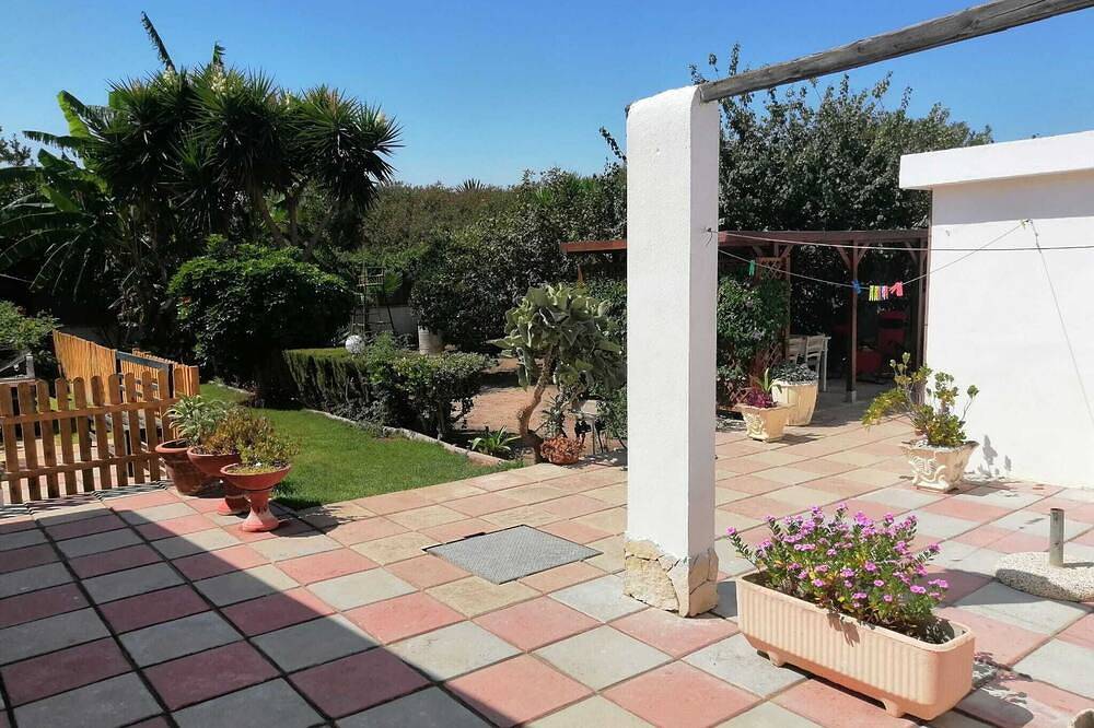 Villetta G & G a few steps from the sea in Foxi, Campidano