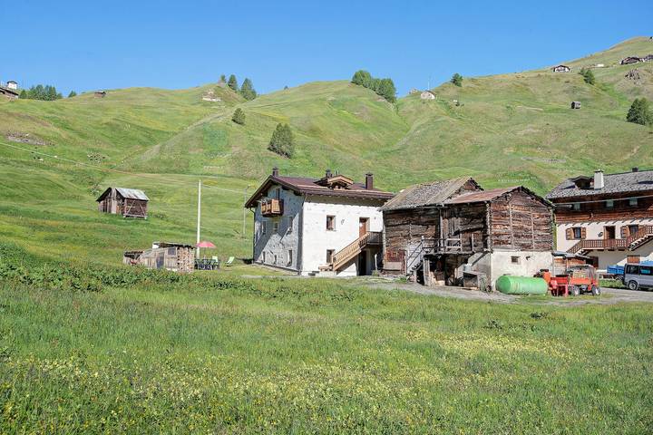 Entire apartment, Stefan Trepalle Apartment with Mountain Views and Shared Garden in Livigno, Stilfser Joch National Park