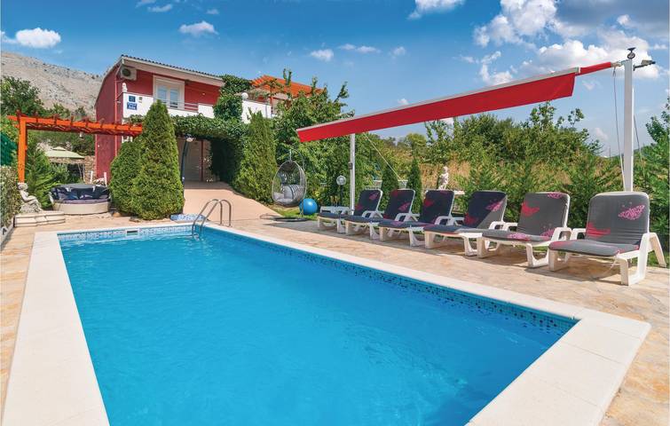 Charmante 2-Zimmer-Wohnung mit Zugang zum Pool und zur Terrasse in Split-Dalmatien