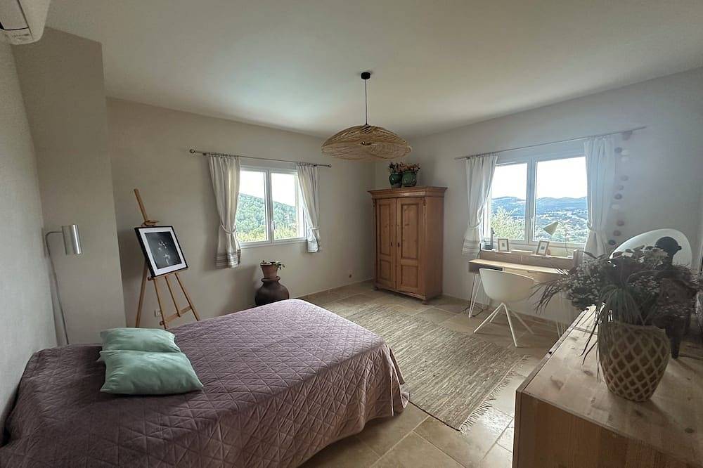 Encantadora casa con piscina ubicada a 10 minutos del mar. in Ceyreste, Marsella region