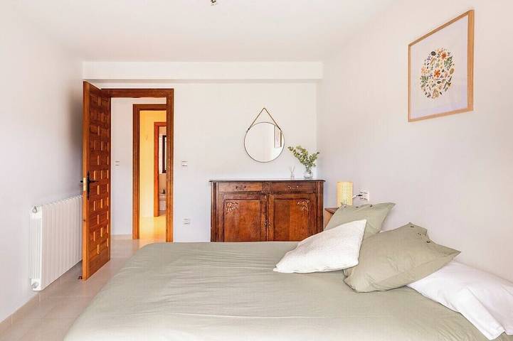 Entire apartment, Casa Luis: Apartamento con Jardín Privado en los Pirineos in Castiello de Jaca, Aragonese Pyrenees