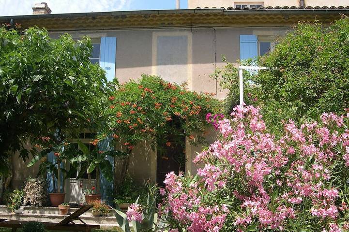 Location de vacances pour 8 personnes, avec Terrasse et Jardin à Aubres